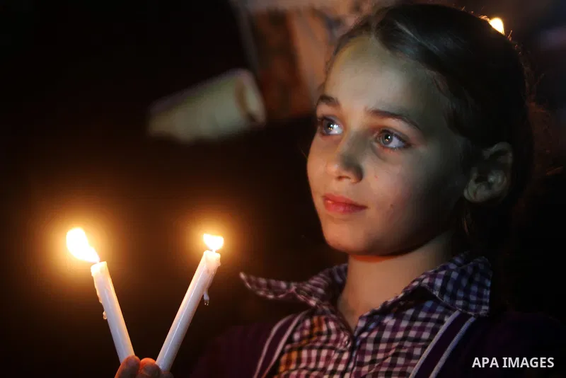 Palestinian children hold candles during a rally in solidarity with Palestinian prisoners held in Israeli jails, in Gaza City, April 16, 2012. Photo by Ali Jadallah