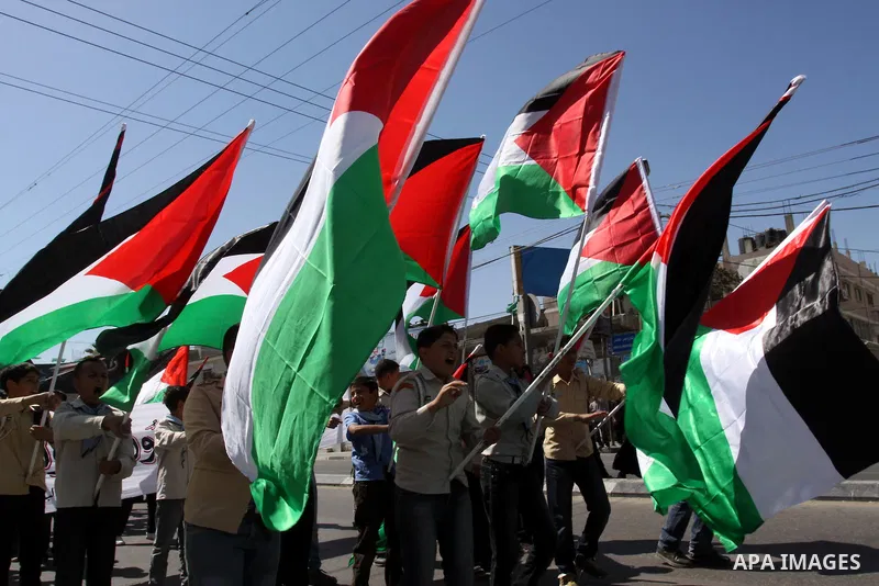 Palestinian children take part in a rally in front of the Red Cross headquarters in Gaza City marking Palestinian Prisoners Day April 17, 2012. The Israeli Prisons Authority said on Tuesday in a written statement that 2,...