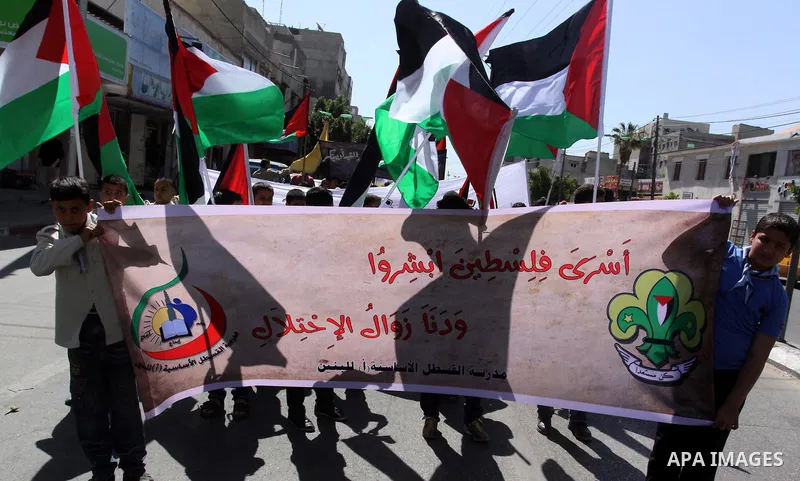 Palestinian children take part in a rally in front of the Red Cross headquarters in Gaza City marking Palestinian Prisoners Day April 17, 2012. The Israeli Prisons Authority said on Tuesday in a written statement that 2,...