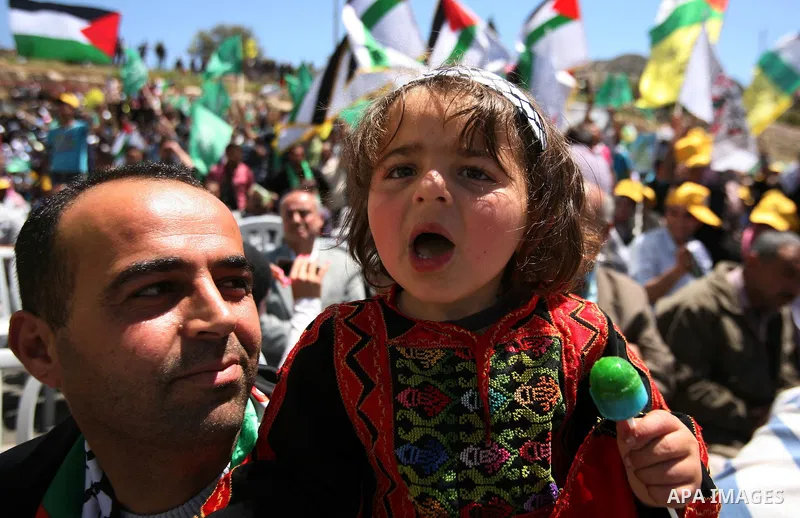 Palestinian protesters wave national flags during a rally in West Bank city of Hebron on April 17, 2012 in solidarity with Palestinian prisoners held in Israel. Some 1,200 Palestinian prisoners held in Israeli jails have...
