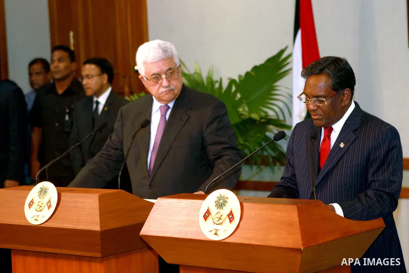 Palestinian President Mahmoud Abbas, received by Maldives President, Mohammed Waheed Hassan, upon arrival at the airport in Male, Maldives, Tuesday, April 17, 2012. Photo by Thaer Ganaim