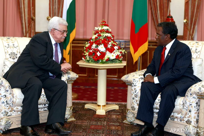 Palestinian President Mahmoud Abbas, received by Maldives President, Mohammed Waheed Hassan, upon arrival at the airport in Male, Maldives, Tuesday, April 17, 2012. Photo by Thaer Ganaim