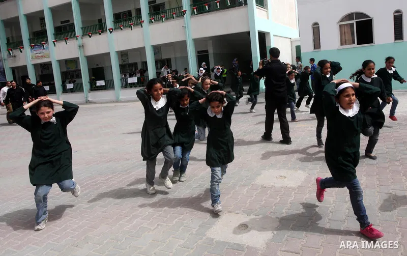 Ministry of The Education and the civil defense during campaign maneuver "for the protection of the safe evacuation of school children the Israeli attacks on Gaza, in Gaza city on April 18, 2012.. Photo by Ashraf Amra