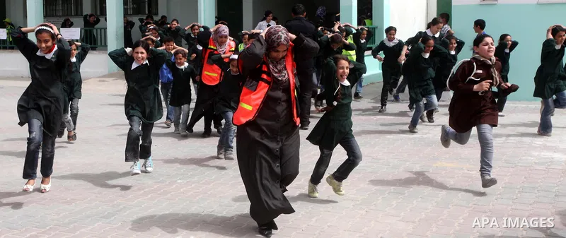 Ministry of The Education and the civil defense during campaign maneuver "for the protection of the safe evacuation of school children the Israeli attacks on Gaza, in Gaza city on April 18, 2012.. Photo by Ashraf Amra