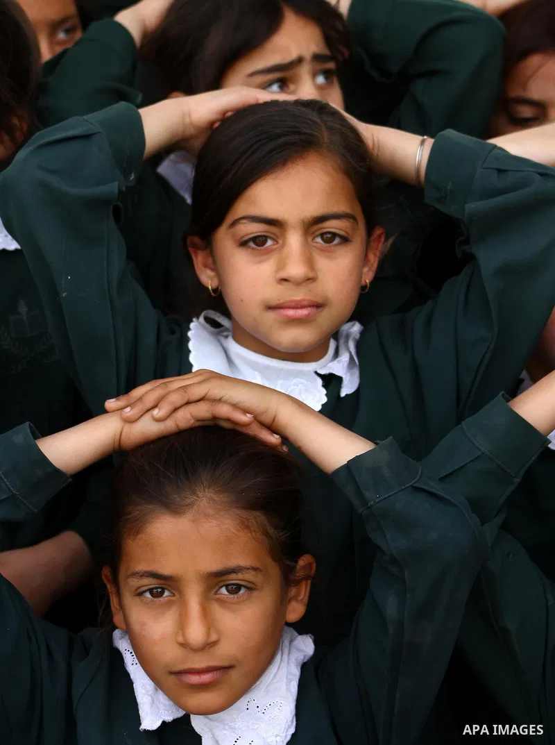 Ministry of The Education and the civil defense during campaign maneuver "for the protection of the safe evacuation of school children the Israeli attacks on Gaza, in Gaza city on April 18, 2012.. Photo by Ashraf Amra
