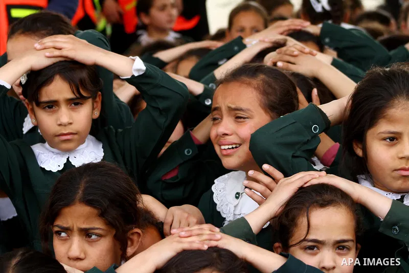 Ministry of The Education and the civil defense during campaign maneuver "for the protection of the safe evacuation of school children the Israeli attacks on Gaza, in Gaza city on April 18, 2012.. Photo by Ashraf Amra