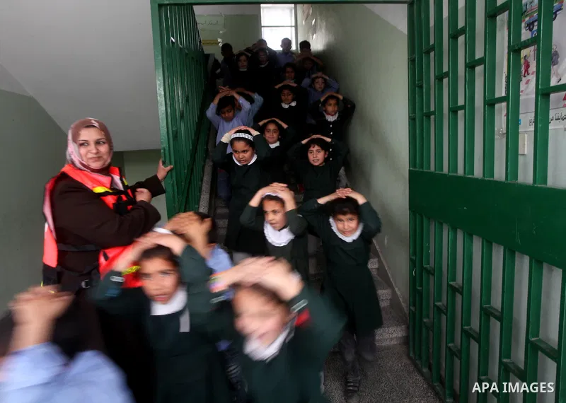 Ministry of The Education and the civil defense during campaign maneuver "for the protection of the safe evacuation of school children the Israeli attacks on Gaza, in Gaza city on April 18, 2012.. Photo by Ashraf Amra