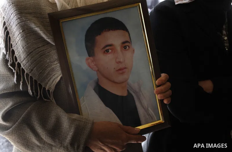 Palestinians participate in a demonstration calling for the release of Palestinian prisoners jailed in Israel, in the West Bank city of Nablus,Israel is currently 1,200 of Palestinians in its prisons, on April 19, 2012....
