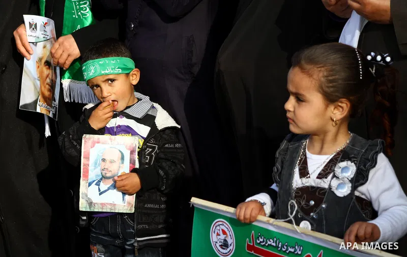 Palestinians participate in a demonstration calling for the release of Palestinian prisoners jailed in Israel, near Erez border crossing between Israel and the northern Gaza Strip, on April 19, 2012. Photo by Ashraf Amra