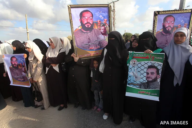 Palestinians participate in a demonstration calling for the release of Palestinian prisoners jailed in Israel, near Erez border crossing between Israel and the northern Gaza Strip, on April 19, 2012. Photo by Ashraf Amra