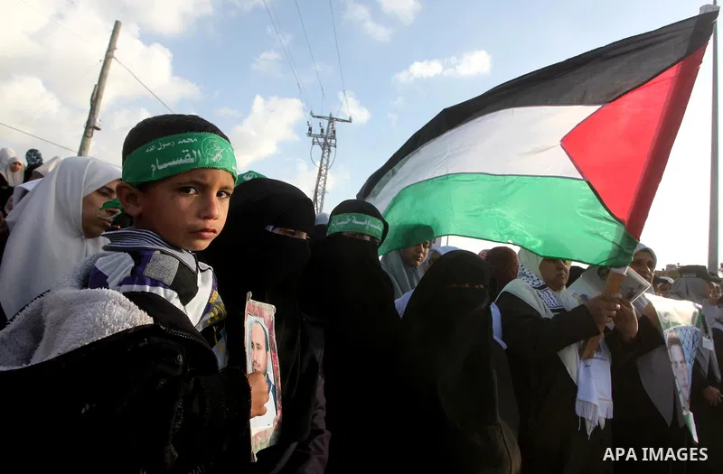 Palestinians participate in a demonstration calling for the release of Palestinian prisoners jailed in Israel, near Erez border crossing between Israel and the northern Gaza Strip, on April 19, 2012. Photo by Ashraf Amra