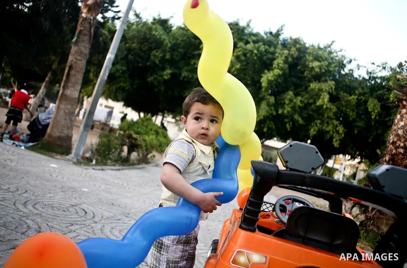 Palestinian children play in a garden in Gaza city, 23 April 2012. With high rates of unemployment in Gaza strip. Photo by Ali Jadallah
