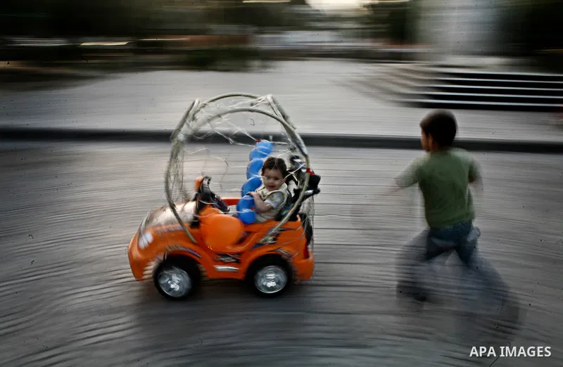 Palestinian children play in a garden in Gaza city, 23 April 2012. With high rates of unemployment in Gaza strip. Photo by Ali Jadallah