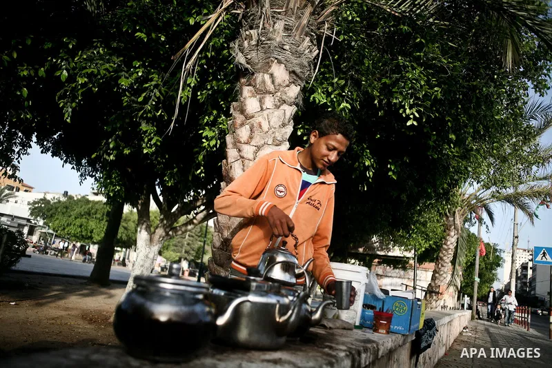 A Palestinian vendor sells drinks in a garden in Gaza city, 23 April 2012. With high rates of unemployment in Gaza strip. Photo by Ali Jadallah