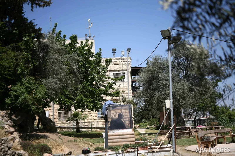 Israeli soldiers stand guard in the garden of a Palestinian house in the southern West Bank city of Hebron from which an Israeli court ordered the Israeli settlers out by May 15 after ruling on April 23, 2012 that their...