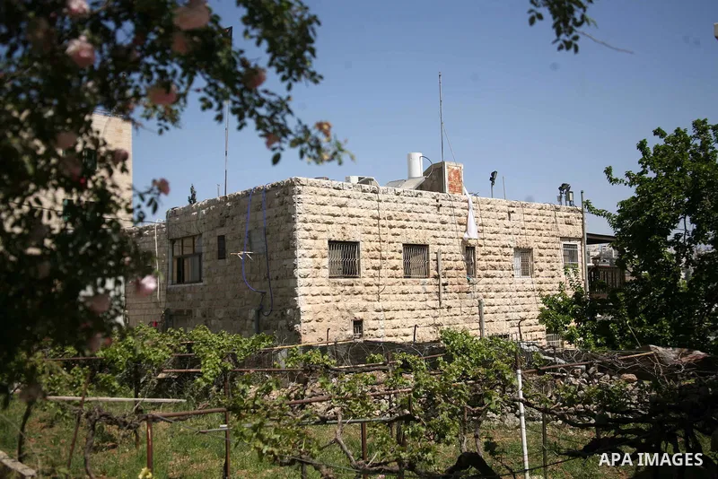 Israeli soldiers stand guard in the garden of a Palestinian house in the southern West Bank city of Hebron from which an Israeli court ordered the Israeli settlers out by May 15 after ruling on April 23, 2012 that their...