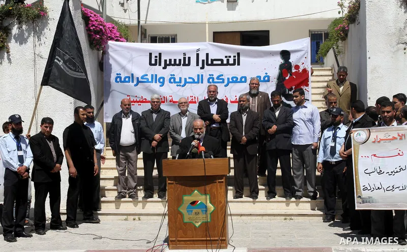 The spokesman of the parliament Ahmed Bahr delivers speech during a rally in the Legislative Council in Gaza City on April 24, 2012 in solidarity with Palestinian prisoners held in Israel. Photo by Mohammed Asad