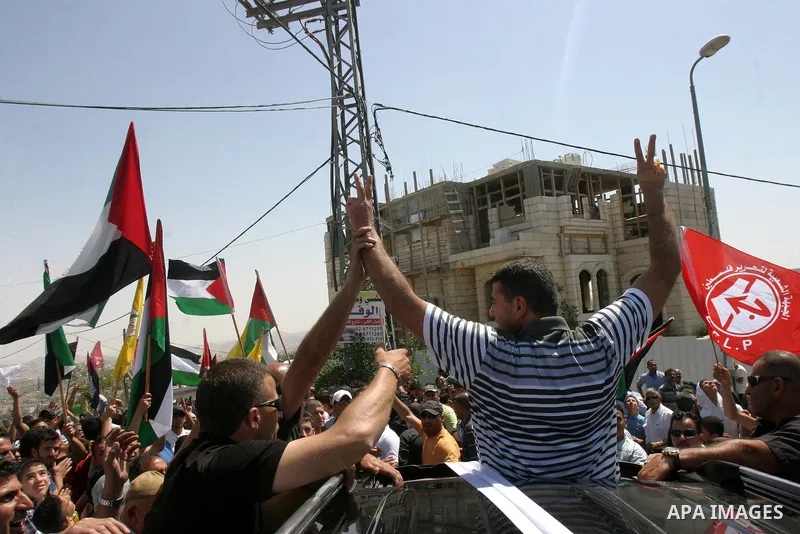 Palestinians celebrate the release of Tawfiq Iwisaat following his release from Israeli jail after 18 years of imprisonment in the Arab east Jerusalem neighbourhood of Jabal Mukaber on April 25, 2012. Photo by Mahfouz Ab...
