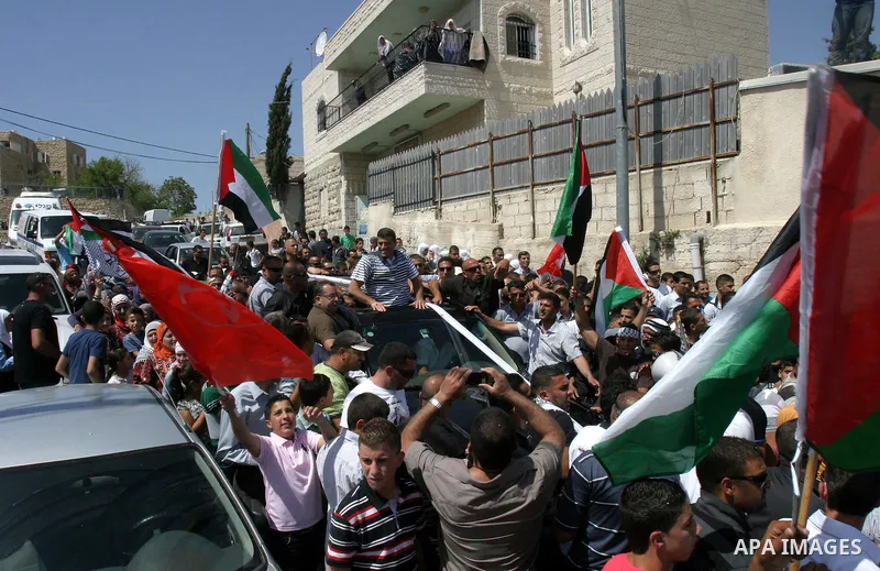 Palestinians celebrate the release of Tawfiq Iwisaat following his release from Israeli jail after 18 years of imprisonment in the Arab east Jerusalem neighbourhood of Jabal Mukaber on April 25, 2012. Photo by Mahfouz Ab...