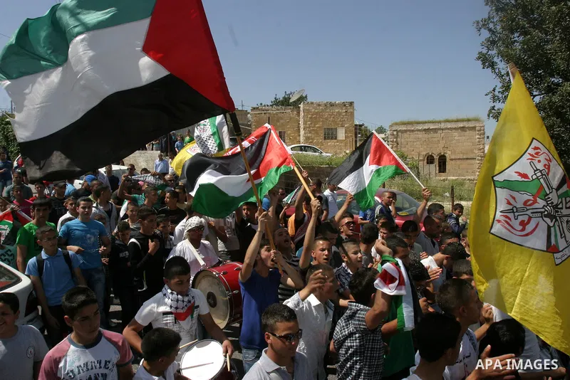 Palestinians celebrate the release of Tawfiq Iwisaat following his release from Israeli jail after 18 years of imprisonment in the Arab east Jerusalem neighbourhood of Jabal Mukaber on April 25, 2012. Photo by Mahfouz Ab...