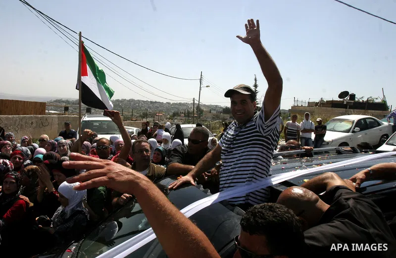 Palestinians celebrate the release of Tawfiq Iwisaat following his release from Israeli jail after 18 years of imprisonment in the Arab east Jerusalem neighbourhood of Jabal Mukaber on April 25, 2012. Photo by Mahfouz Ab...