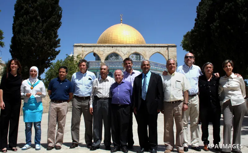 Delegation of the Chile parliament, stands near the dome of the rock mosque in the old city of Jerusalem, on April 25, 2012. Photo by Mahfouz Abu Turk
