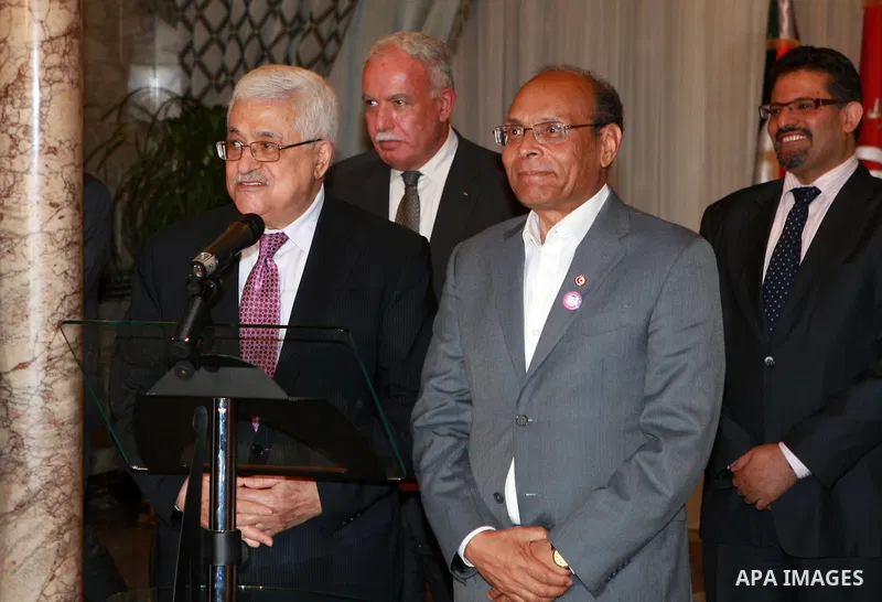 Palestinian President Mahmoud Abbas (L) speaks to the media with Tunisian President Moncef Marzouki (R) in Tunis, Tunisia, 28 April 2012. Media reports state that Abbas started on 28 April an Arab tour during which he wi...