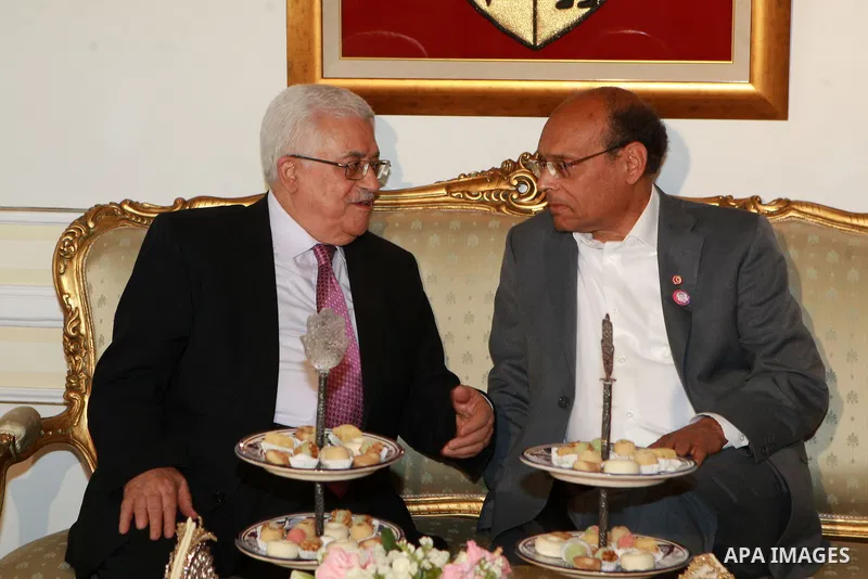 Palestinian President Mahmoud Abbas (L) with Tunisian President Moncef Marzouki (R) during their meeting in Tunis, Tunisia, 28 April 2012. Media reports state that Abbas started on 28 April an Arab tour during which he w...