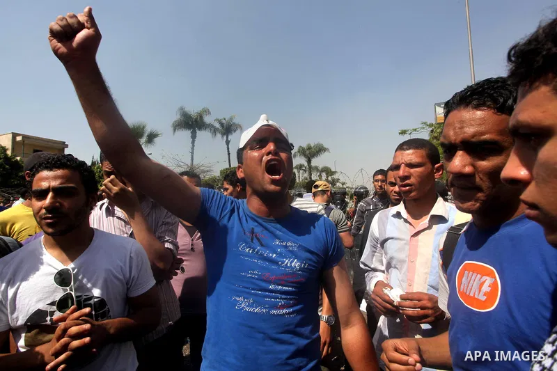 Egyptian protesters march back to the Ministry of Defense after battling thugs in the nearby streets of the Abasseya neighborhood of Cairo for several hours on Sunday, April 29, 2012. The army had mover back their securi...