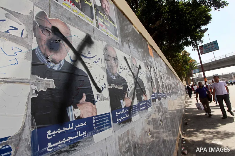 Egyptian protesters march back to the Ministry of Defense after battling thugs in the nearby streets of the Abasseya neighborhood of Cairo for several hours on Sunday, April 29, 2012. The army had mover back their securi...