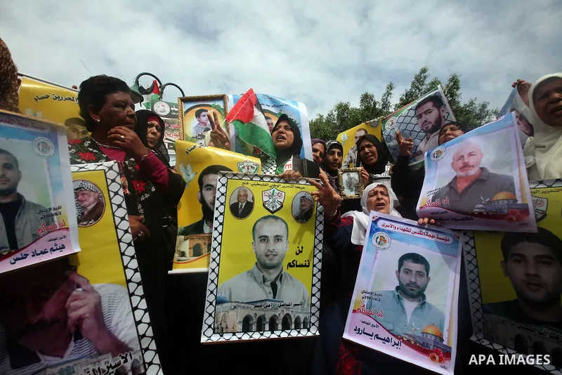 Palestinians attend a rally to show solidarity with Palestinians prisoners held in Israeli jails, in Gaza City, April 30, 2012. Human rights groups say up to 2,000 prisoners have joined an open-ended hunger strike to pro...