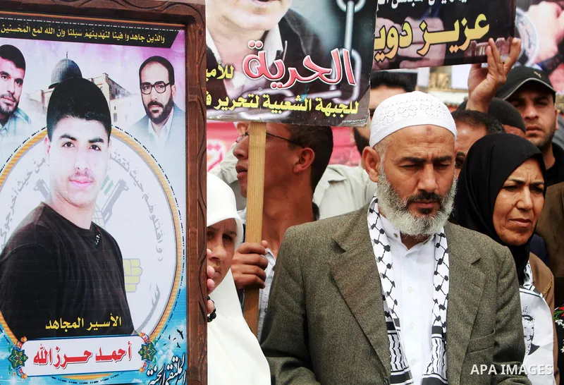 Palestinian man attend a rally to show solidarity with Palestinians prisoners held in Israeli jails, in Gaza City, April 30, 2012. Human rights groups say up to 2,000 prisoners have joined an open-ended hunger strike to...
