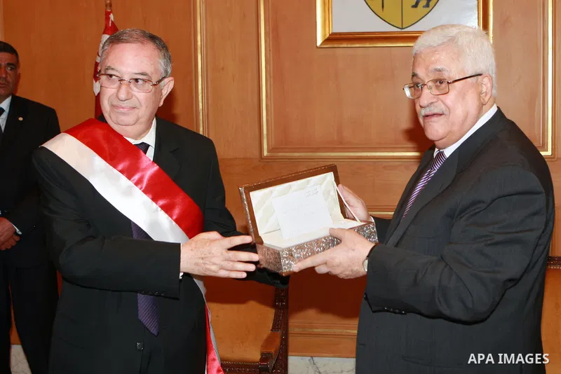 Palestinian president Mahmoud Abbas meets with the mayor of the city of Tunisia Saif Allah Al-Asram, in Tunisia, on April 30, 2012. Palestinian President Mahmud Abbas arrived in Tunisia on April 28 for a three-day offici...