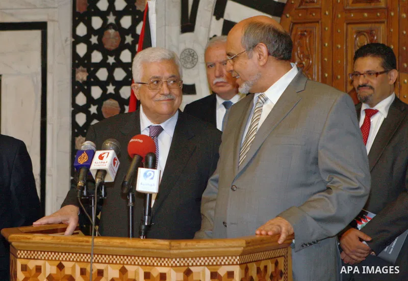 Palestinian president Mahmoud Abbas in a press conference with Tunisia's Prime Minister, Hamadi Jebali (R), in Tunisia, on April 30, 2012. Palestinian President Mahmud Abbas arrived in Tunisia on April 28 for a three-day...
