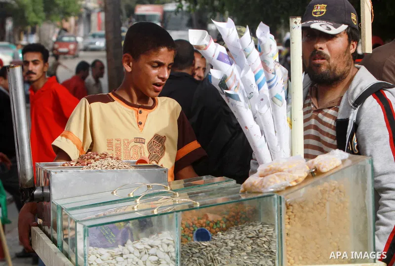 Palestinian seller continues his work in "Worker's Day" in Gaza city. Photo by Yasser Fathi