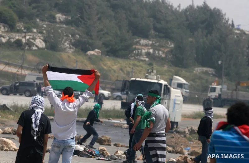 Palestinians throw stones at Israeli soldiers during clashes next to the Israeli military prison of Ofer, near Beitunia, West Bank, 02 May 2012. The protesters were protesting in solidarity with the Palestinian prisoners...