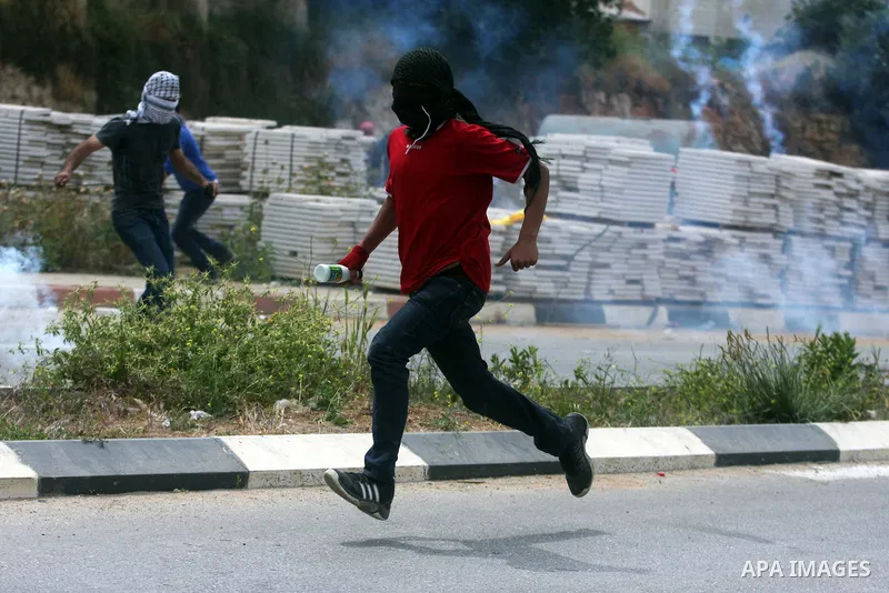 Palestinians throw stones at Israeli soldiers during clashes next to the Israeli military prison of Ofer, near Beitunia, West Bank, 02 May 2012. The protesters were protesting in solidarity with the Palestinian prisoners...