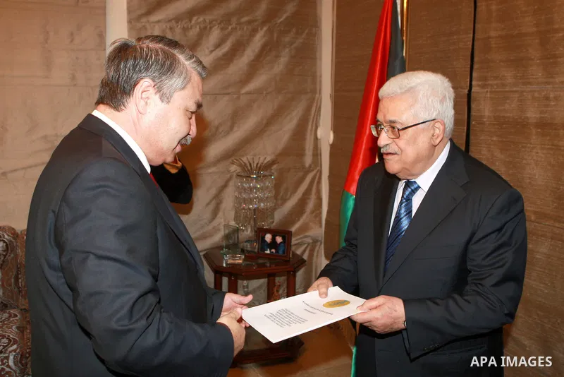 Palestinian President, Mahmoud Abbas (Abu Mazen), accepts the credentials of the Ambassador of Kazakhstan's ambassador to the State of Palestine, in the Jordanian capital of Amman, on May 02, 2012. Photo by Thaer Ganaim