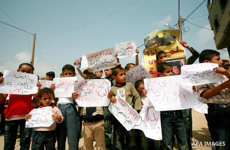Palestinian Children of Al-Samuni family, protests against the Israeli military has decided on Tuesday, May 1, 2012 not to file any charges in one of the gravest incidents in its 2009 war in the Gaza Strip, closing its i...