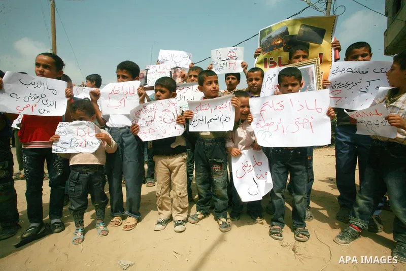 Palestinian Children of Al-Samuni family, protests against the Israeli military has decided on Tuesday, May 1, 2012 not to file any charges in one of the gravest incidents in its 2009 war in the Gaza Strip, closing its i...
