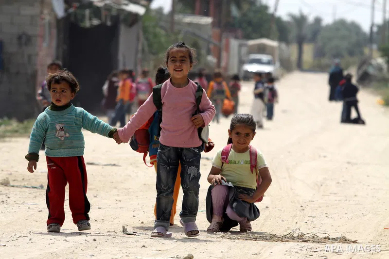 Palestinian Children of Al-Samuni family, leav there schools in Gaza City, on May 03, 2012. the Israeli military has decided on Tuesday, May 1, 2012 not to file any charges in one of the gravest incidents in its 2009 war...