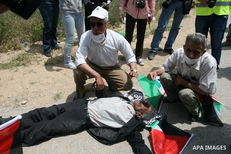Palestinians demonstrator injured during clashes next to the Israeli military prison of Ofer, near Beitunia, West Bank, 02 May 2012. following a demonstration in solidarity with Palestinian prisoners held in Israeli jail...