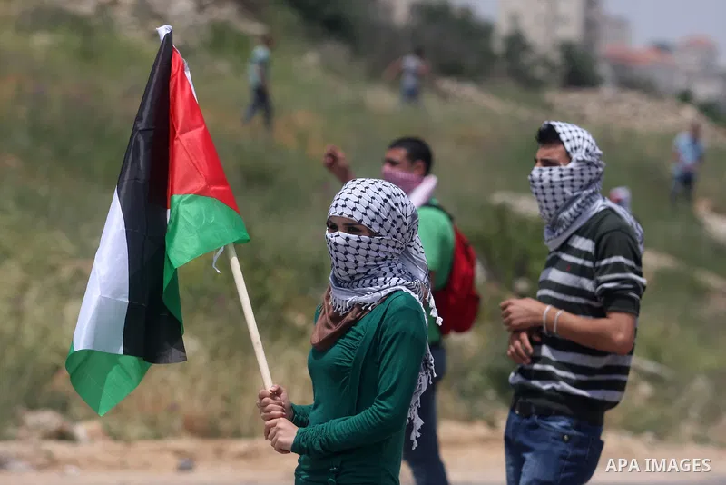 Palestinians throw stones at Israeli soldiers during clashes next to the Israeli military prison of Ofer, near Beitunia, West Bank, 02 May 2012. following a demonstration in solidarity with Palestinian prisoners held in...
