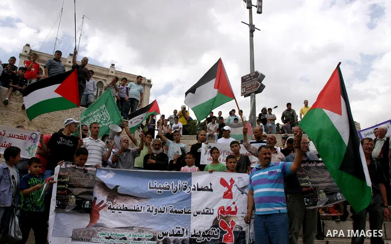 Palestinian protesters hold up banners and portraits of a prisoners jailed in Israel, during a Sit-in held in old City of Jerusalem, May 04, 2012. Over the past week, over 1400 Palestinian prisoners have begun an open-en...