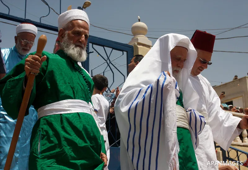 Samaritan priests and members of the ancient Samaritan community prepare the oven during the traditional Passover sacrifice ritual in Mount Gerizim, in the northern West Bank city of Nablus, 04 May 2012. According to tra...