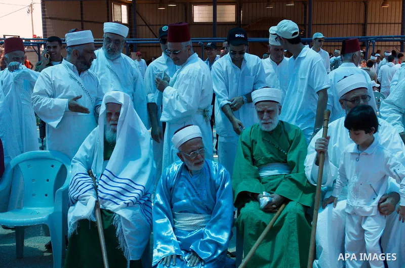 Samaritan priests and members of the ancient Samaritan community prepare the oven during the traditional Passover sacrifice ritual in Mount Gerizim, in the northern West Bank city of Nablus, 04 May 2012. According to tra...