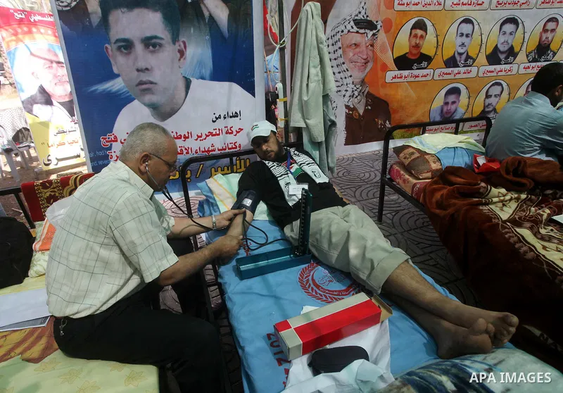 Relatives of hunger striking Palestinian inmates of Israeli prisons hold portraits during a sit-in solidarity protest in a tent, in Gaza City, Gaza Strip, on 04 May 2012. Protests continued in solidarity with hundreds of...