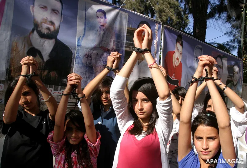 Palestinian protesters rally in east Jerusalem on May 6, 2012 to demand the release of Palestinian prisoners in Israeli prisons, many of whom are currently on hunger strike. At least 1,550 Palestinian prisoners are now o...