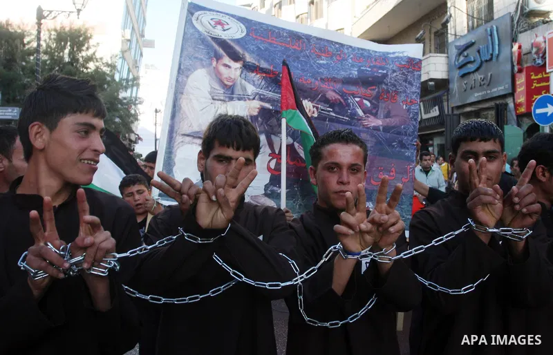 Palestinians take part in a rally in support of Palestinian prisoners holding a hunger strike in Israeli prisons, in the West Bank city of Ramallah May 6, 2012. Photo by Issam Rimawi