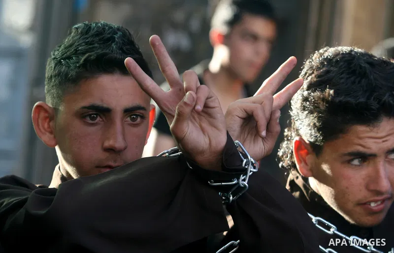 Palestinians take part in a rally in support of Palestinian prisoners holding a hunger strike in Israeli prisons, in the West Bank city of Ramallah May 6, 2012. Photo by Issam Rimawi